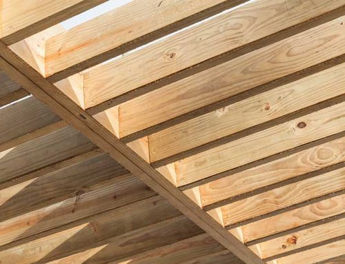 איך מונעים התנפחות של לוחות עץ?